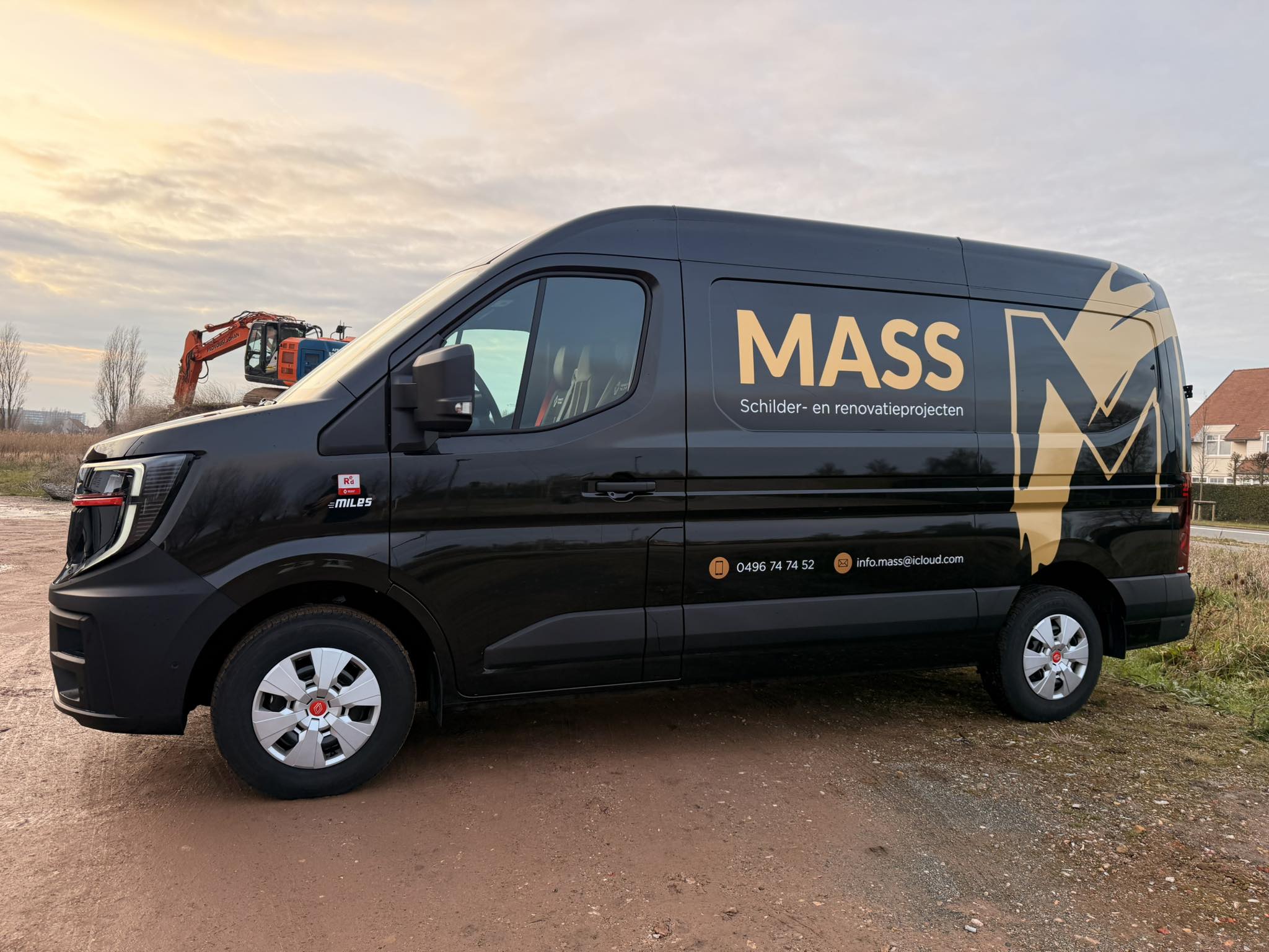 MASS bedrijfswagen op een schilder- en renovatieproject